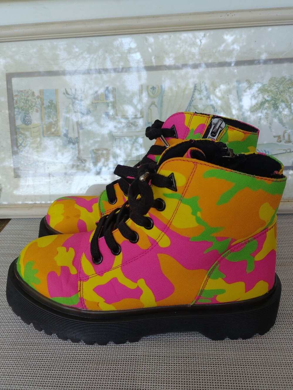 YRU "Slayr" Neon Camouflage Canvas Side-Zip 1.5" Platform Lug Sole Boots. Size 9